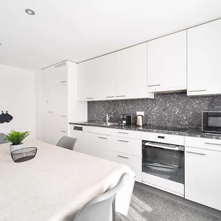 - 2br Balcony View & Parking * Saint-Moritz